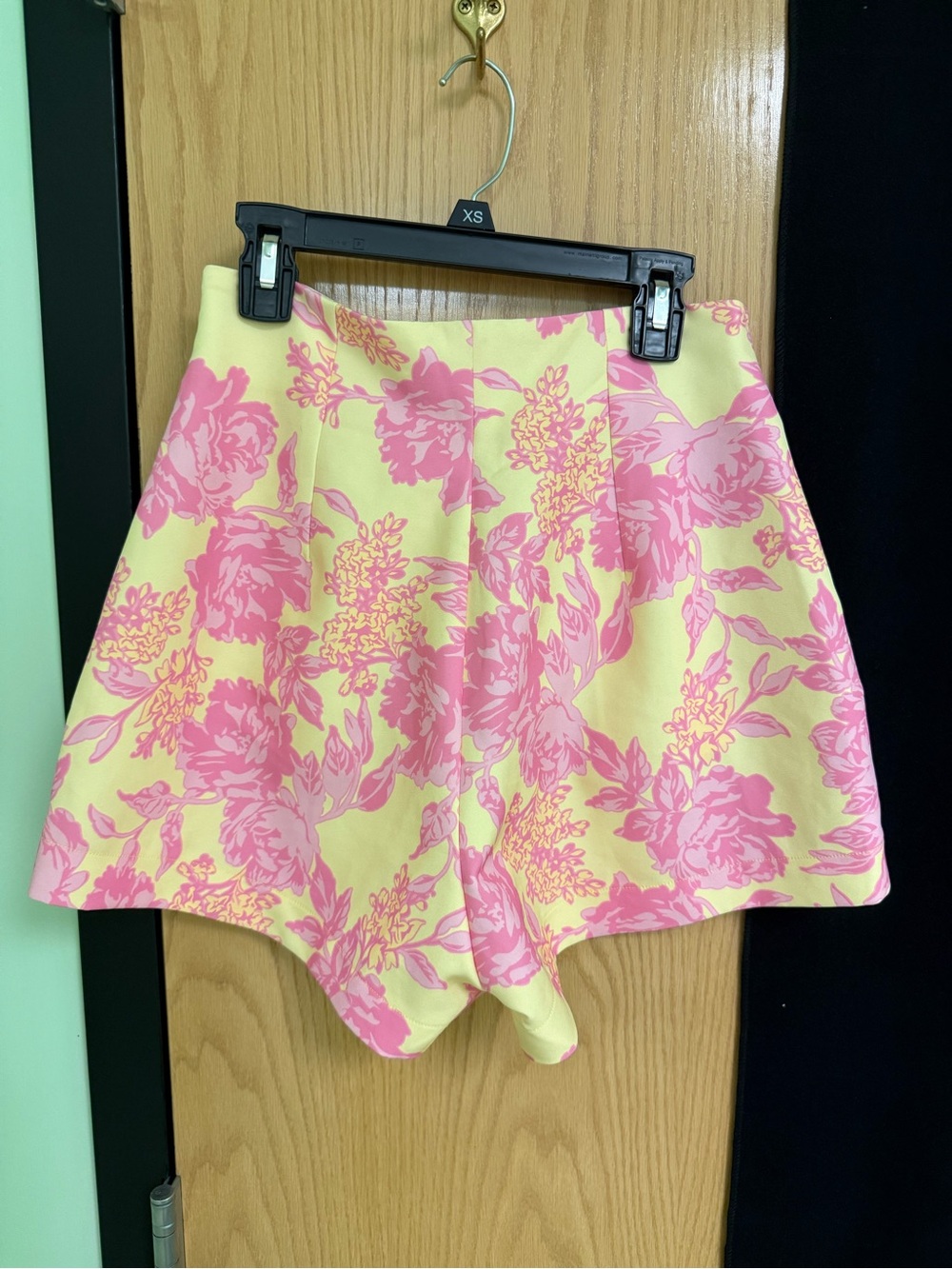 White Fox Floral High-Rise Pleated Women's Shorts